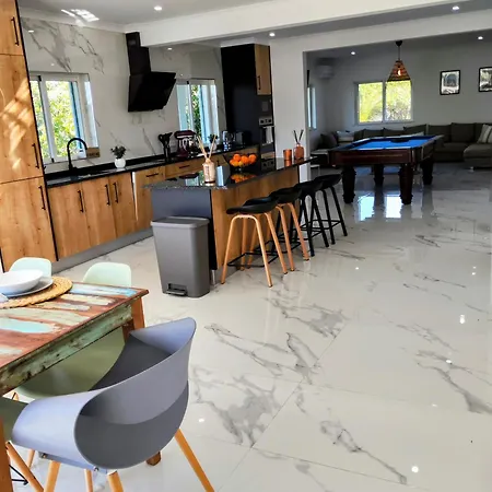 וילה Large Very Spacious Modern 4 Bedroom Sleep 8 To 10 לואה