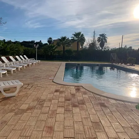 Large Very Spacious Modern 4 Bedroom Sleep 8 To 10