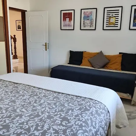 Large Very Spacious Modern 4 Bedroom Sleep 8 To 10 Villa Loulé