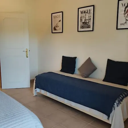 Large Very Spacious Modern 4 Bedroom Sleep 8 To 10 *