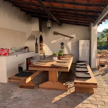 Large Very Spacious Modern 4 Bedroom Sleep 8 To 10 * לואה