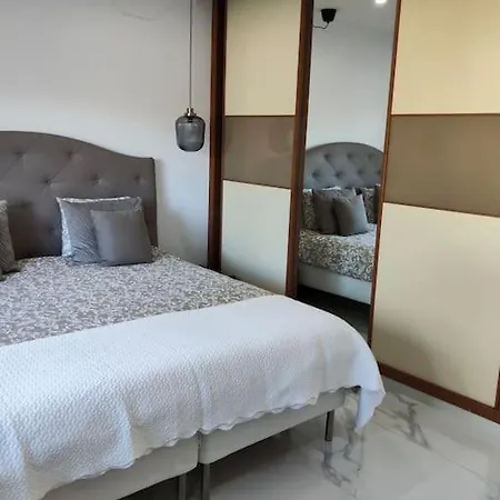 וילה Large Very Spacious Modern 4 Bedroom Sleep 8 To 10 לואה