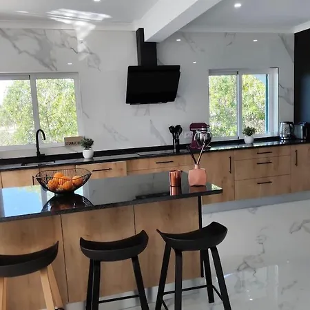 Large Very Spacious Modern 4 Bedroom Sleep 8 To 10 Loulé