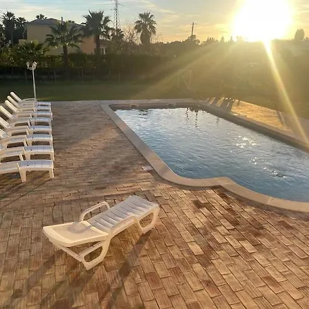 Large Very Spacious Modern 4 Bedroom Sleep 8 To 10