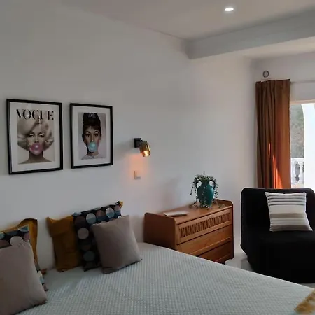 Large Very Spacious Modern 4 Bedroom Sleep 8 To 10 Villa