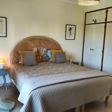 Villa Large Very Spacious Modern 4 Bedroom Sleep 8 To 10