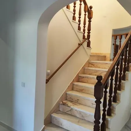 Large Very Spacious Modern 4 Bedroom Sleep 8 To 10 Villa *