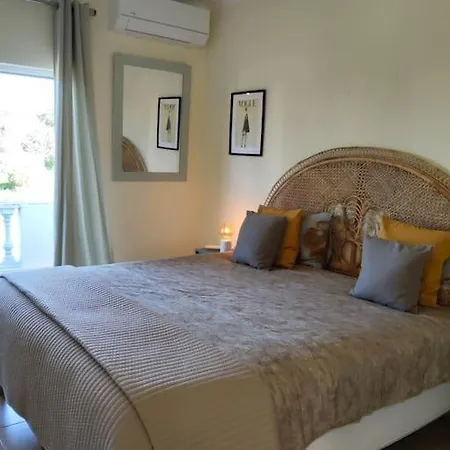 Villa Large Very Spacious Modern 4 Bedroom Sleep 8 To 10