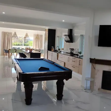 Villa Large Very Spacious Modern 4 Bedroom Sleep 8 To 10 Loulé