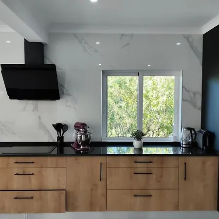 Large Very Spacious Modern 4 Bedroom Sleep 8 To 10 Villa *