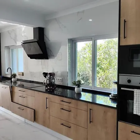 Large Very Spacious Modern 4 Bedroom Sleep 8 To 10 Villa Loulé
