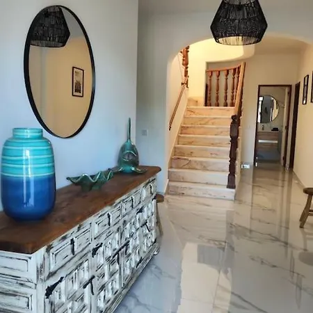 Villa Large Very Spacious Modern 4 Bedroom Sleep 8 To 10 Loulé
