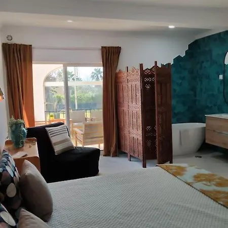 Large Very Spacious Modern 4 Bedroom Sleep 8 To 10 Villa Loulé