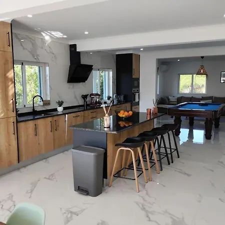 Villa Large Very Spacious Modern 4 Bedroom Sleep 8 To 10 Loulé