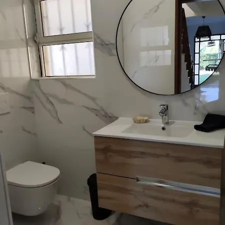 Large Very Spacious Modern 4 Bedroom Sleep 8 To 10 Loulé