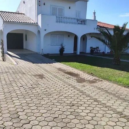Large Very Spacious Modern 4 Bedroom Sleep 8 To 10