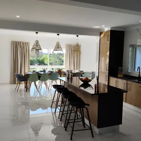 Large Very Spacious Modern 4 Bedroom Sleep 8 To 10 Villa Loulé