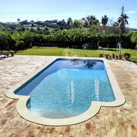 Large Very Spacious Modern 4 Bedroom Sleep 8 To 10